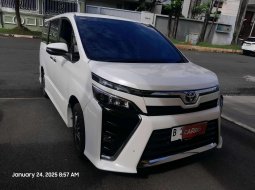Toyota Voxy 2.0 AT 2018 / Promo Kredit Voxy 2