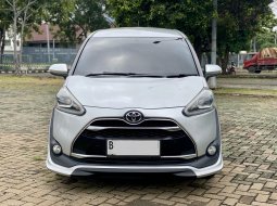 Toyota Sienta Q 2019 Silver