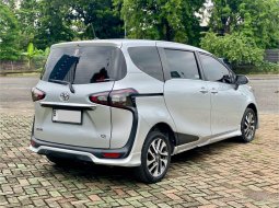 Toyota Sienta Q 2019 Silver 4
