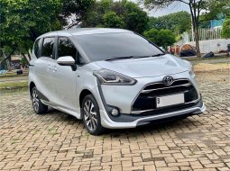 Toyota Sienta Q 2019 Silver 3