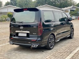 Hyundai H-1 2.5L CRDi Royale 2018 Hitam 4