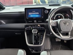 Toyota Voxy A/T ( Matic ) 2022 Silver Km 36rban Mulus Gress Siap Pakai 8