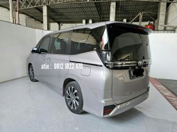 Toyota Voxy 2.0 AT ( Matic ) 2022 Abu² muda low km 36rban New Model Good Condition siap pakai 4