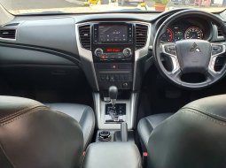 Mitsubishi Triton Ultimate AT Double Cab 4WD hitam diesel 11