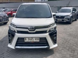 Toyota Voxy 2.0 A/T 2018