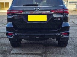 Toyota Fortuner New  4x4 2.8 GR Sport A/T 2023 Hitam 2