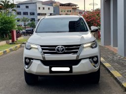 Toyota Fortuner 2.4 VRZ AT 2018 putih km47 ribuan