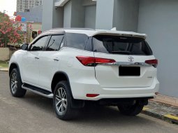 Toyota Fortuner 2.4 VRZ AT 2018 putih km47 ribuan 4