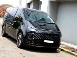 Hyundai Staria Signature 7 2021 hitam diesel km 22 rban