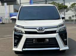 TOYOTA VOXY AT PUTIH 2019 TERMURAH