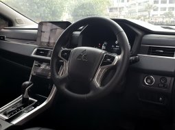 Mitsubishi Xpander Cross NewPremium Package CVT 2023 hitam km 9 ribuan 8