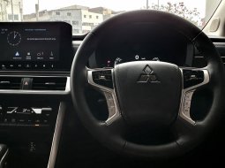 Mitsubishi Xpander Cross NewPremium Package CVT 2023 hitam km 9 ribuan 7