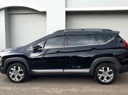 Mitsubishi Xpander Cross NewPremium Package CVT 2023 hitam km 9 ribuan 4