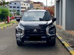 Mitsubishi Xpander Cross NewPremium Package CVT 2023 hitam km 9 ribuan 3