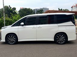 Toyota Voxy CVT 2024 putih km 2 ribuan cash kredit proses bisa dibantu 4