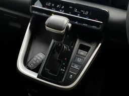 Toyota Voxy CVT 2024 putih km 2 ribuan cash kredit proses bisa dibantu 8