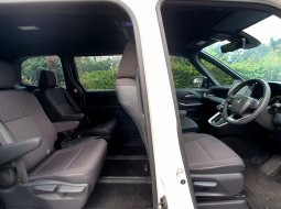 Toyota Voxy CVT 2024 putih km 2 ribuan cash kredit proses bisa dibantu 19