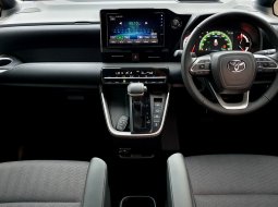 Toyota Voxy CVT 2024 putih km 2 ribuan cash kredit proses bisa dibantu 14