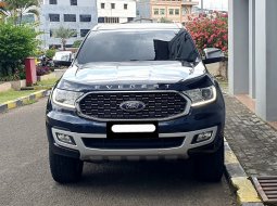 Ford Everest Titanium Plus 2022 hitam titanium km 15 ribuan