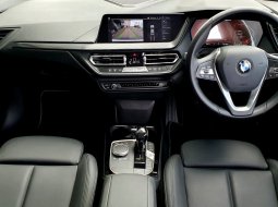 BMW 2 Series 218i 2022 putih km 17 ribuan sedan 14