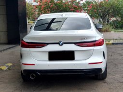 BMW 2 Series 218i 2022 putih km 17 ribuan sedan 6