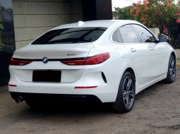 BMW 2 Series 218i 2022 putih km 17 ribuan sedan 5