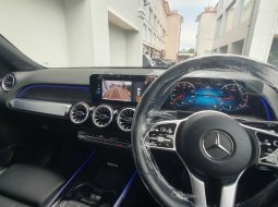 Mercedes-Benz GLB 200 Progressive Line 2021 putih km 29rbn pajak panjang 8