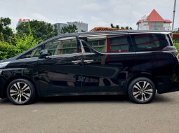 Toyota Vellfire 2.5 G A/T 2023 hitam km 22 ribuan pilotseat cash kredit proses bisa dibantu 4
