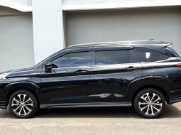 Toyota Veloz Q 2024 hitam km 11 ribuan 4