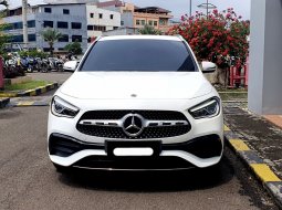 Mercedes-Benz GLA 200 Gasoline 2022 bensin putih km 25 ribuan