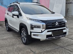 Mitsubishi Xpander Cross NewPremium Package CVT 2023 Putih km 21 rb 11