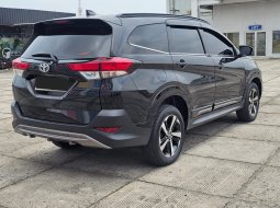 Toyota Rush GR sport A/T 2024 Hitam km antik 300 perak 5