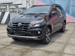 Toyota Rush GR sport A/T 2024 Hitam km antik 300 perak 3