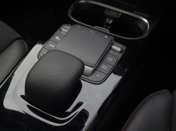 Mercedes-Benz CLA 200 AMG Line 2022 kuning km 8 ribuan 14