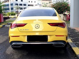 Mercedes-Benz CLA 200 AMG Line 2022 kuning km 8 ribuan 4