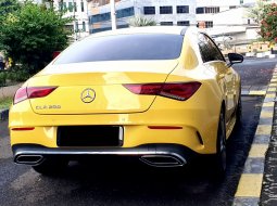 Mercedes-Benz CLA 200 AMG Line 2022 kuning km 8 ribuan 5