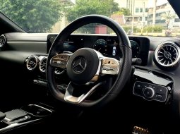 Mercedes-Benz CLA 200 AMG Line 2022 kuning km 8 ribuan 10