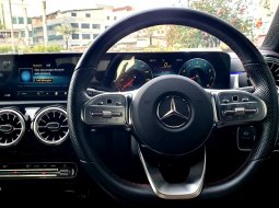 Mercedes-Benz CLA 200 AMG Line 2022 kuning km 8 ribuan 8