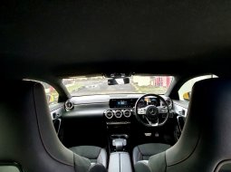 Mercedes-Benz CLA 200 AMG Line 2022 kuning km 8 ribuan 16
