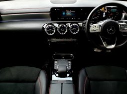 Mercedes-Benz CLA 200 AMG Line 2022 kuning km 8 ribuan 11