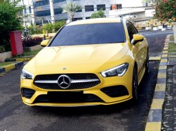 Mercedes-Benz CLA 200 AMG Line 2022 kuning km 8 ribuan 2