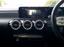 Mercedes-Benz CLA 200 AMG Line 2022 kuning km 8 ribuan 20