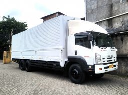 MULUS+banBARU MURAH Isuzu Giga tronton 6x2 FVM wingbox 2015 wing box 2