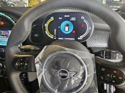 Mini Cooper S Electric 3 Doors 2023 Merah Metalik 5