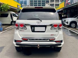 Toyota Fortuner G TRD VNT AT 2012 Putih 6