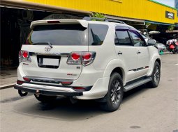 Toyota Fortuner G TRD VNT AT 2012 Putih 5