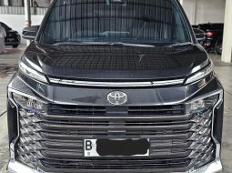 Toyota Voxy A/T ( Matic ) 2024 Hitam Km 11rban Mulus Gress Siap Pakai