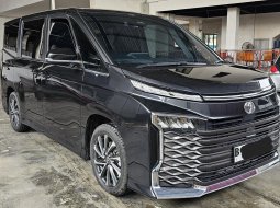 Toyota Voxy A/T ( Matic ) 2024 Hitam Km 11rban Mulus Gress Siap Pakai 2