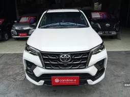 Toyota Fortuner VRZ GR Sport 2.8 AT 2022 - Gratis Asuransi All Risk - B1842ZJC 2