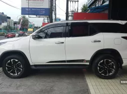 Toyota Fortuner VRZ GR Sport 2.8 AT 2022 - Gratis Asuransi All Risk - B1842ZJC 4